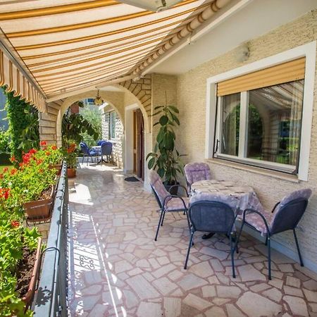 Garden View Apartment In Porec For 2 - 3 Persons Екстериор снимка