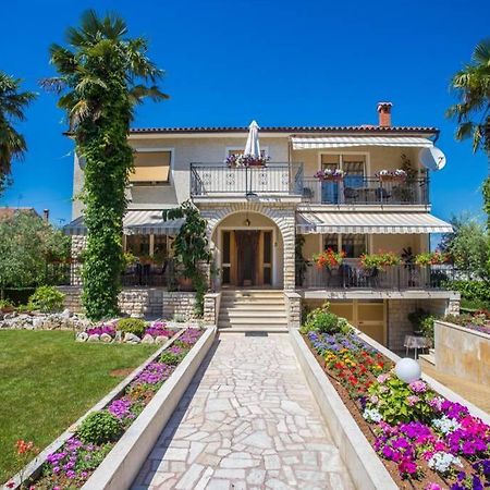Garden View Apartment In Porec For 2 - 3 Persons Екстериор снимка
