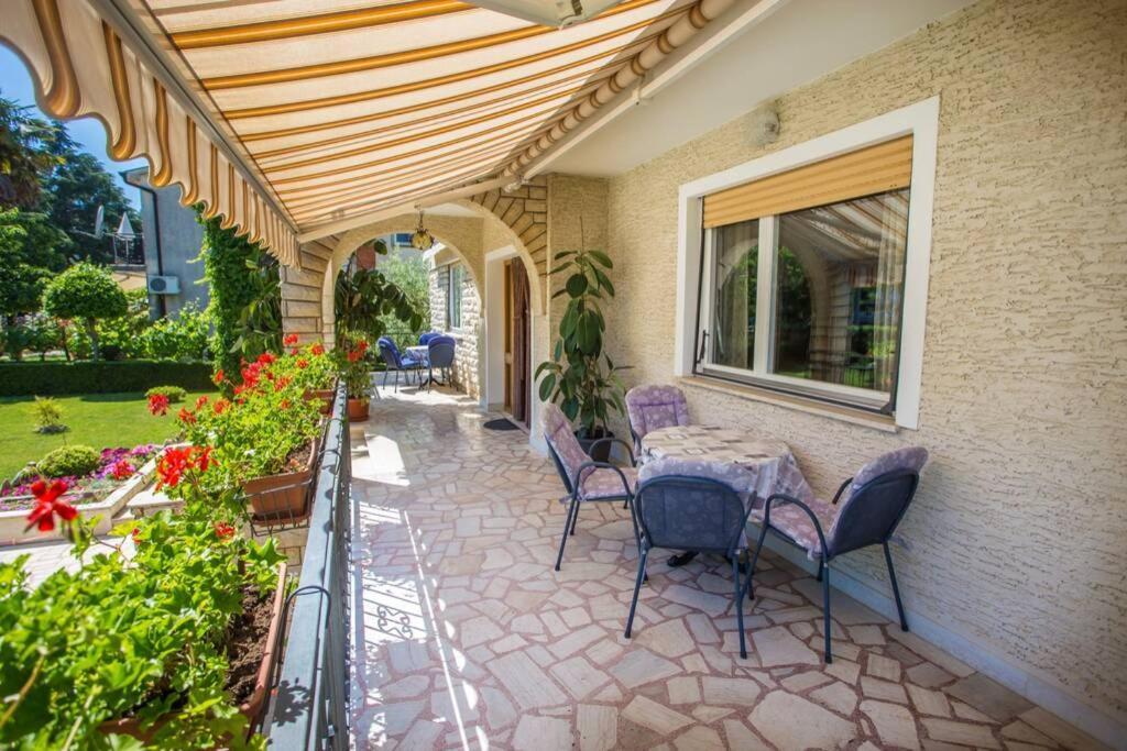 Garden View Apartment In Porec For 2 - 3 Persons Екстериор снимка