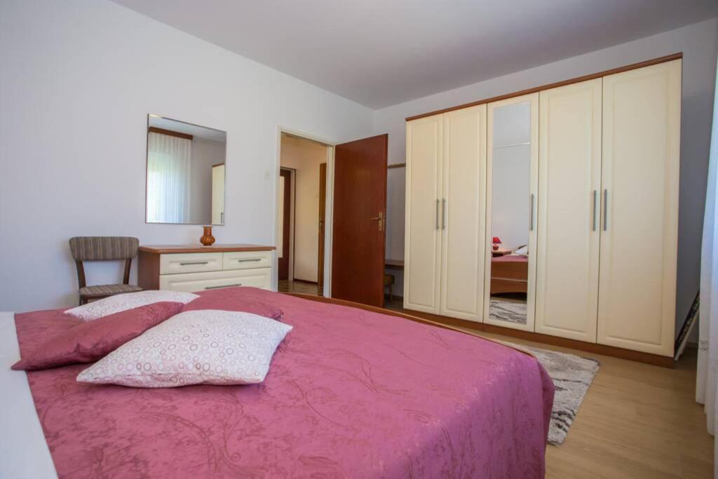 Garden View Apartment In Porec For 2 - 3 Persons Екстериор снимка