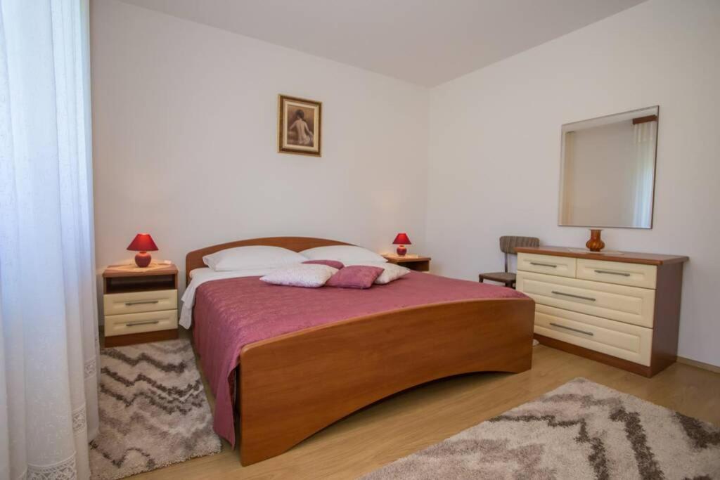 Garden View Apartment In Porec For 2 - 3 Persons Екстериор снимка